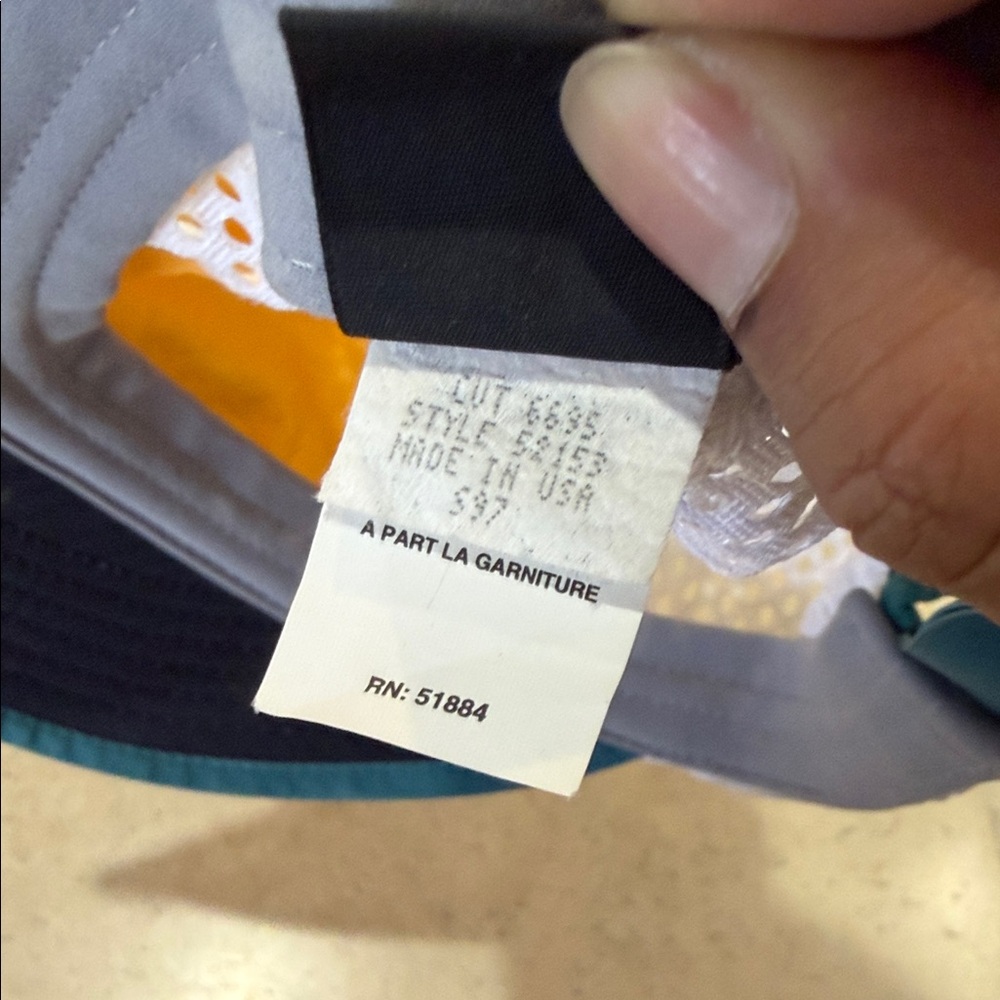 Vintage 97 Patagonia Duckbill Yellow and Blue Mesh Hat - Picture 4 of 4